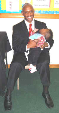 0020A_Darryl_Lewis_TNRBLK-M_and_baby.jpg (278598 bytes)