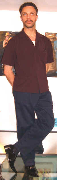 1476A_LW_XL0607_stand.jpg (213057 bytes)