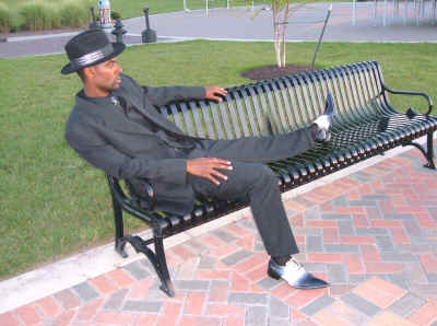 1772A JM XL0639-1 TNRBLK-O bench.jpg (1224523 bytes)