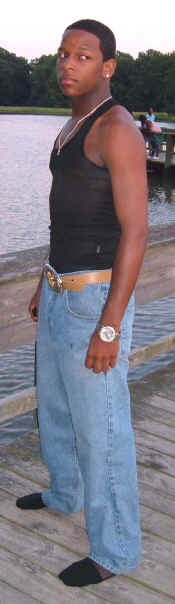 84A_JR_Wbeat_TNRBLK-O_stand_side.JPG (103120 bytes)